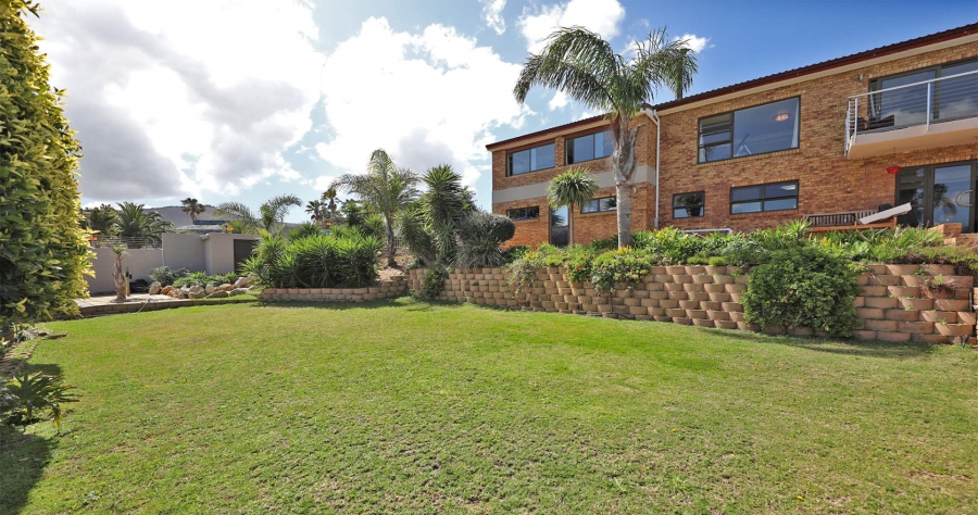 5 Bedroom Property for Sale in Plattekloof Western Cape